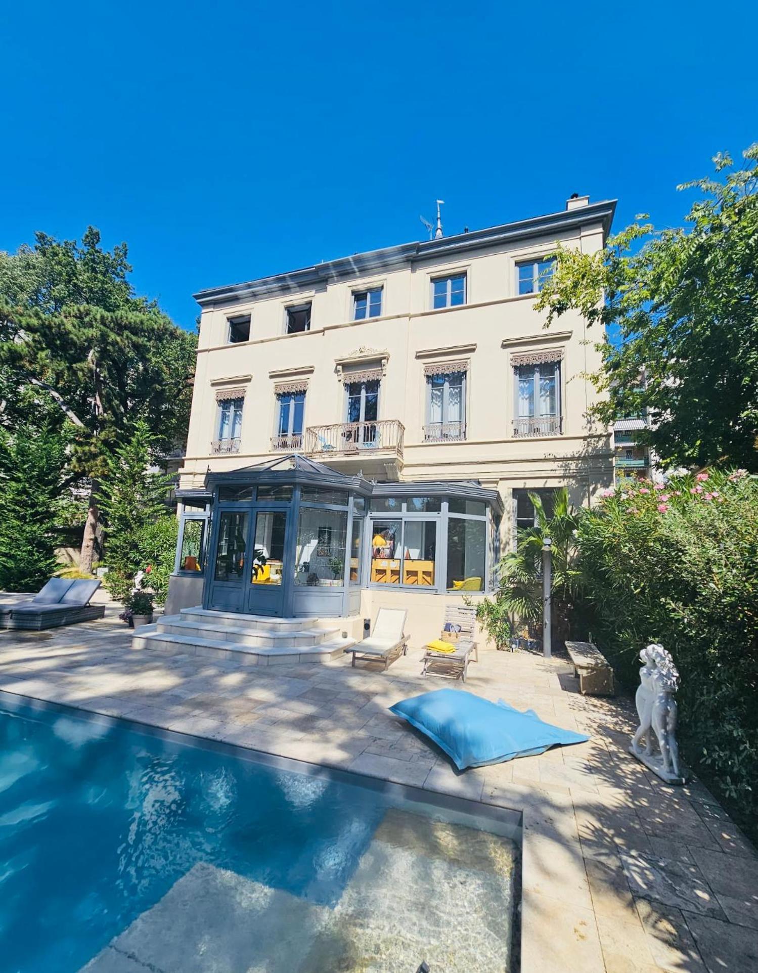Chateau Grandclement Lyon Villeurbanne Niveau Rdc - Tresor Cache En Ville Avec Vue Piscine Et Parc Eksteriør billede